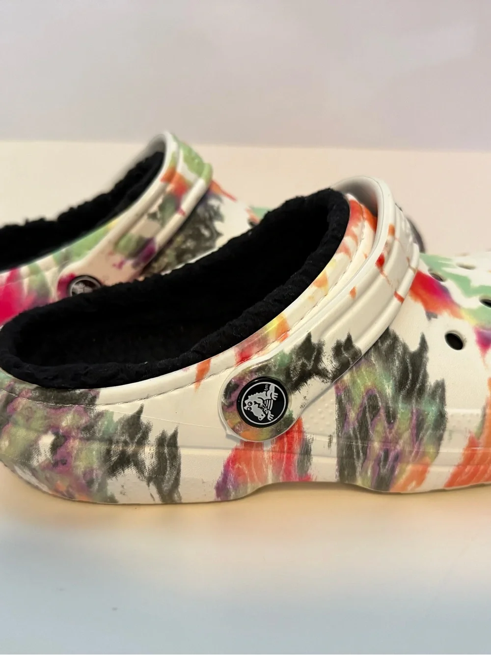 Crocs Multicolor Paint Splatter Lined Slip On Clogs Womens Sz 7 NWOT
